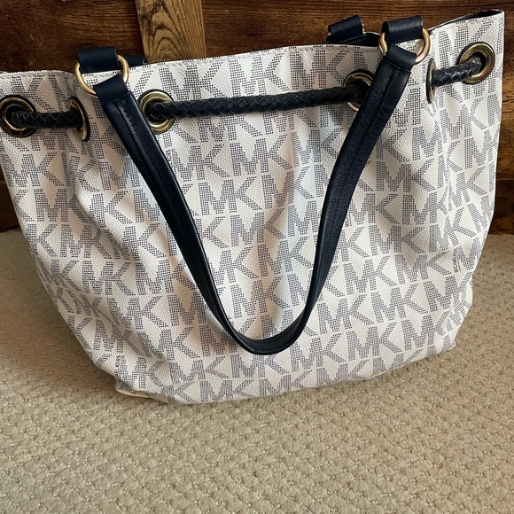 Michael Kors Jet Set tote - Picture 3 of 3